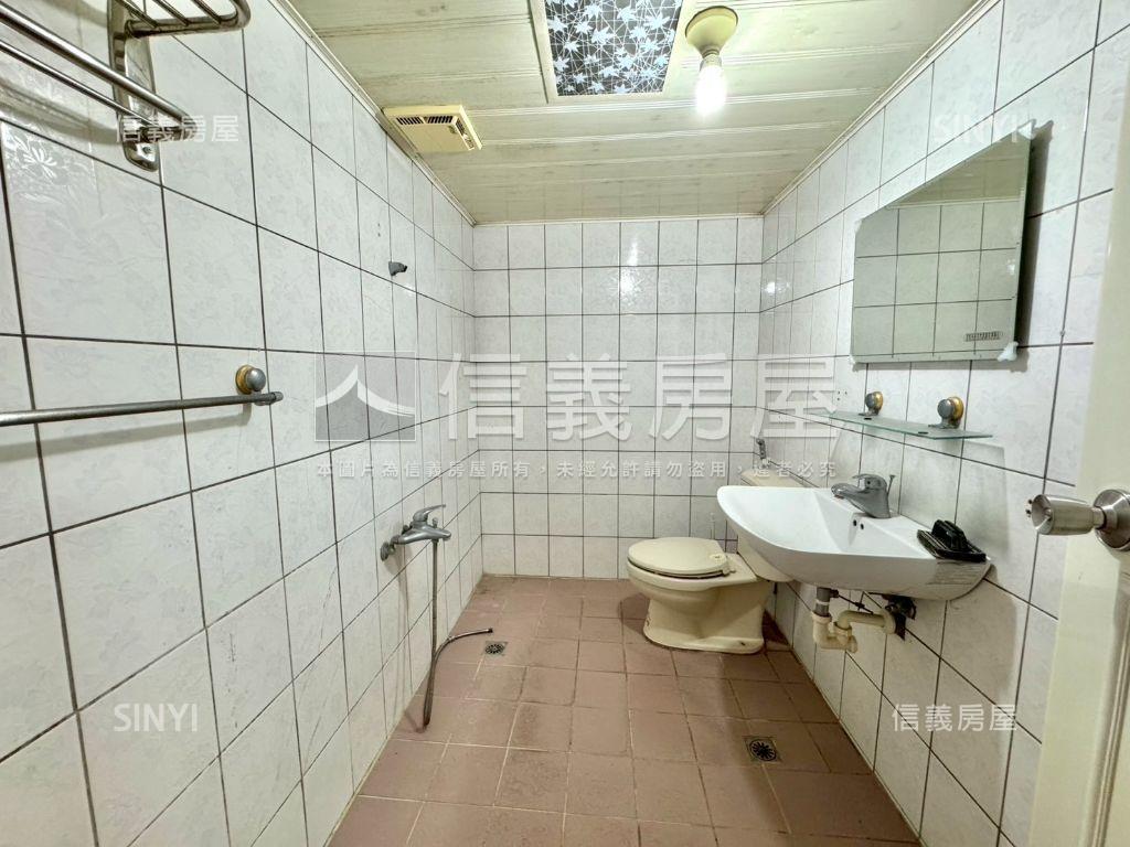 近捷運文華麗京三層店面房屋室內格局與周邊環境