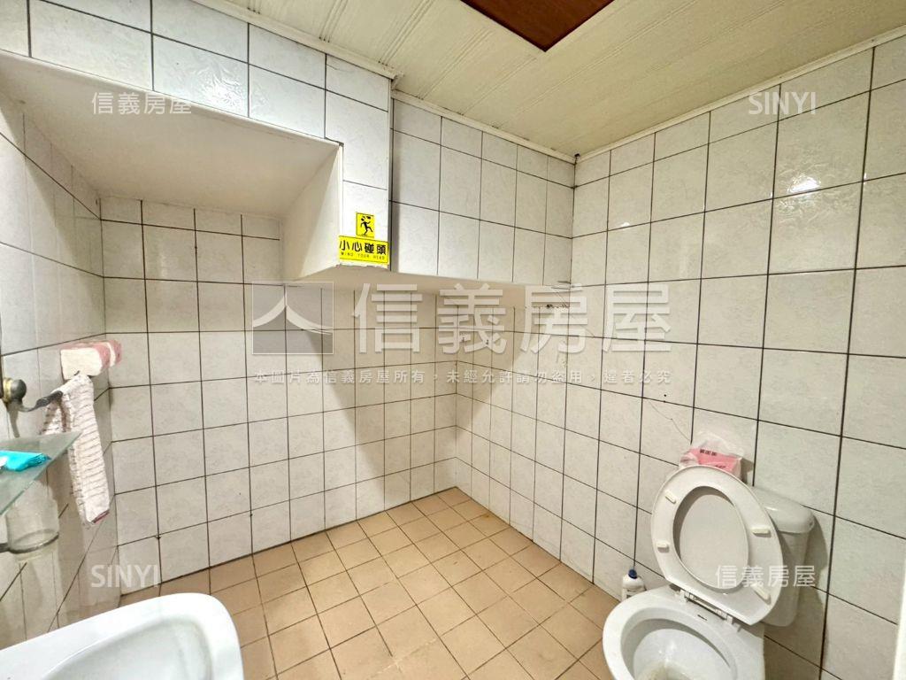 近捷運文華麗京三層店面房屋室內格局與周邊環境