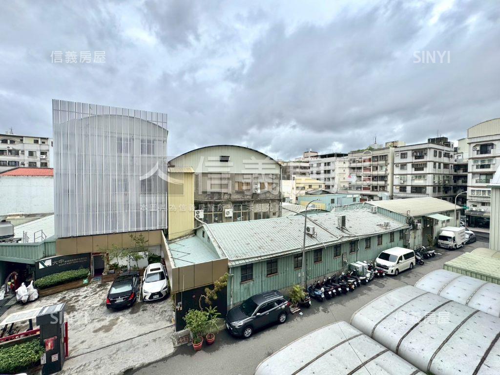 近捷運文華麗京三層店面房屋室內格局與周邊環境