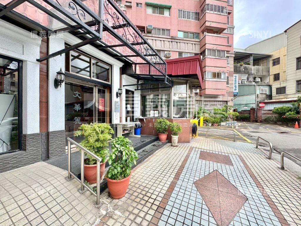 近捷運文華麗京三層店面房屋室內格局與周邊環境