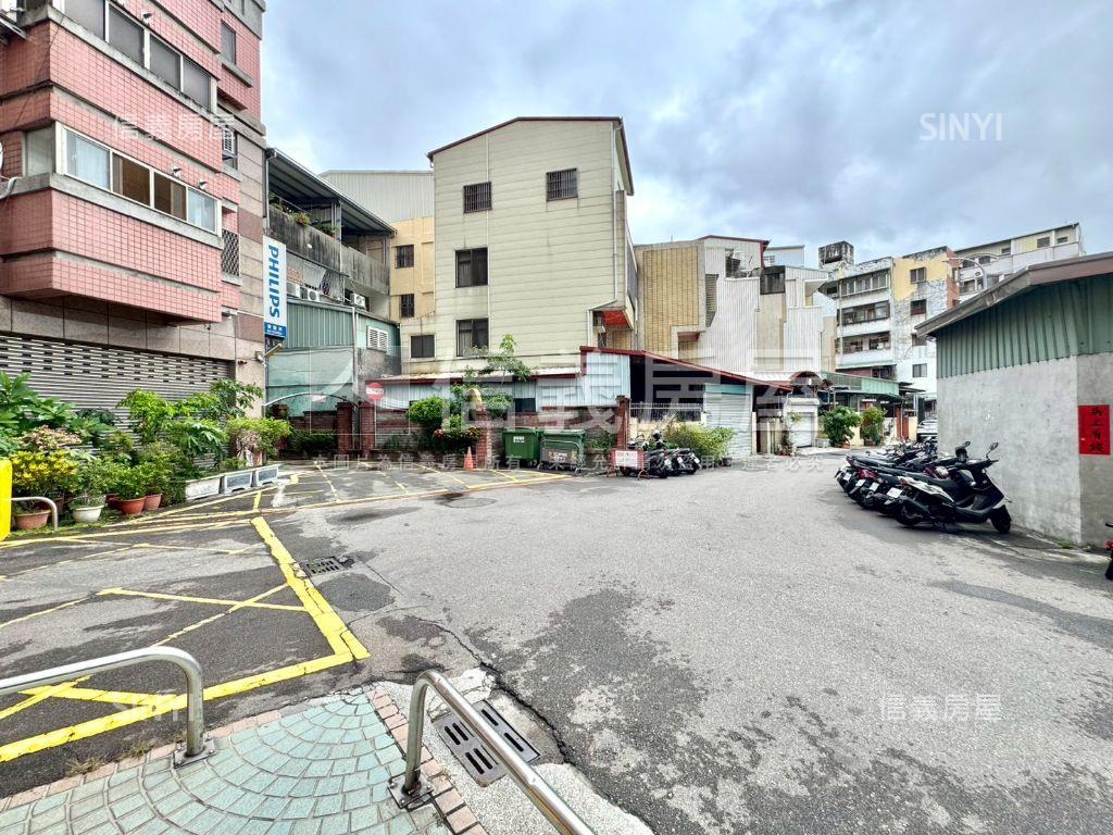 近捷運文華麗京三層店面房屋室內格局與周邊環境
