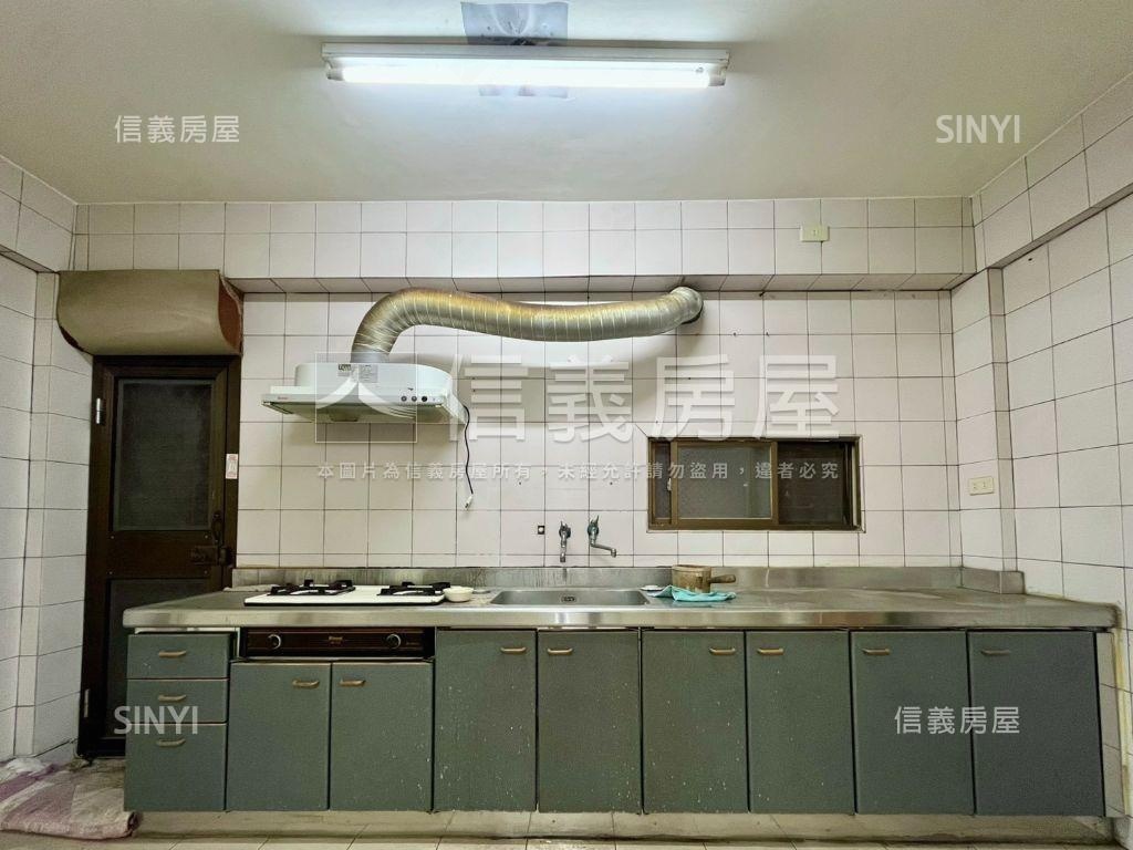 近中華路採光車墅房屋室內格局與周邊環境