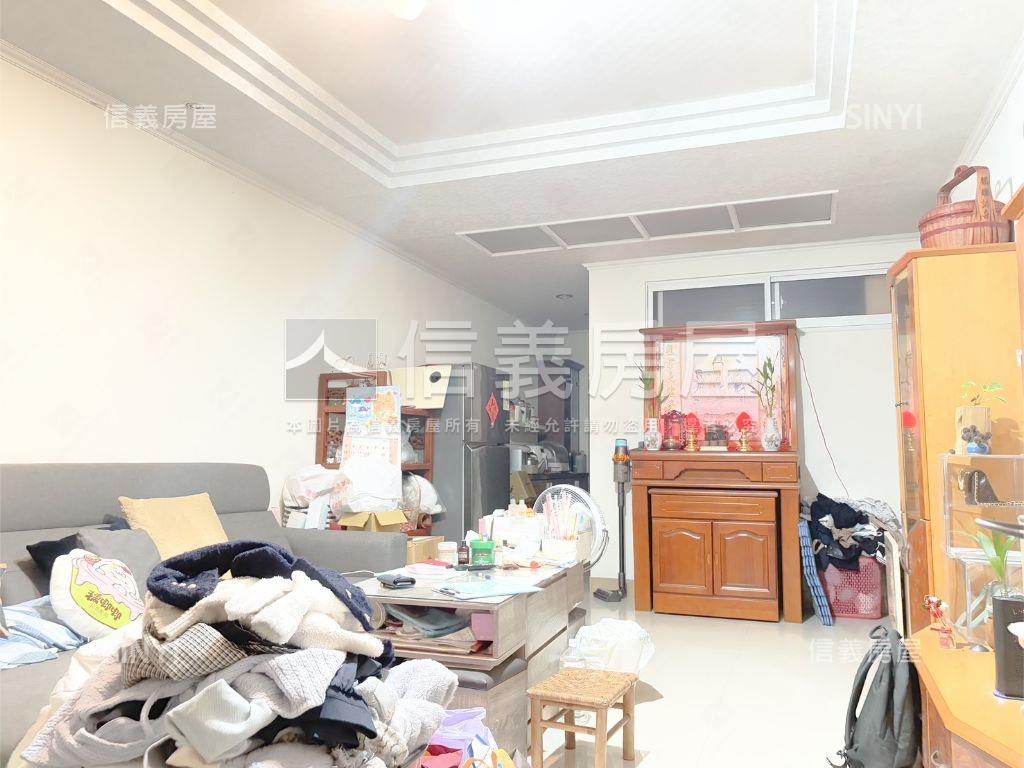 一樓公寓稀有空間方便停車房屋室內格局與周邊環境