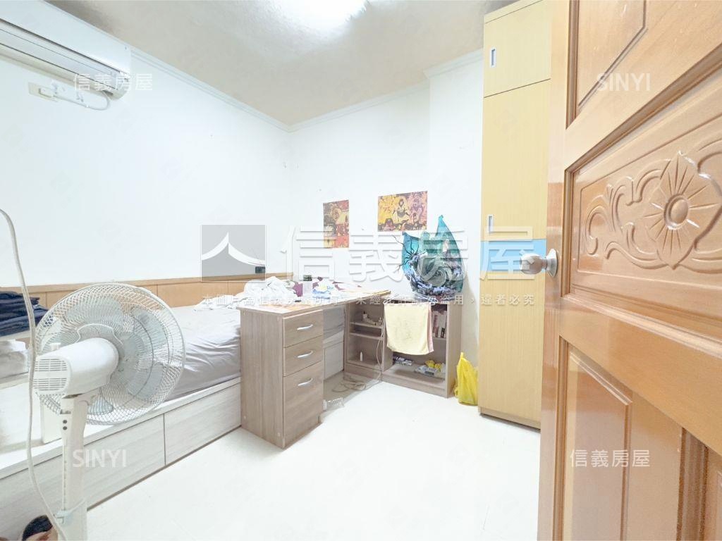 一樓公寓稀有空間方便停車房屋室內格局與周邊環境