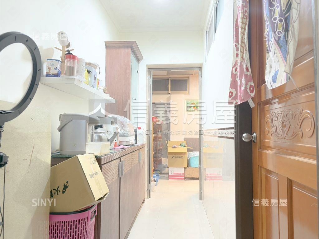 一樓公寓稀有空間方便停車房屋室內格局與周邊環境