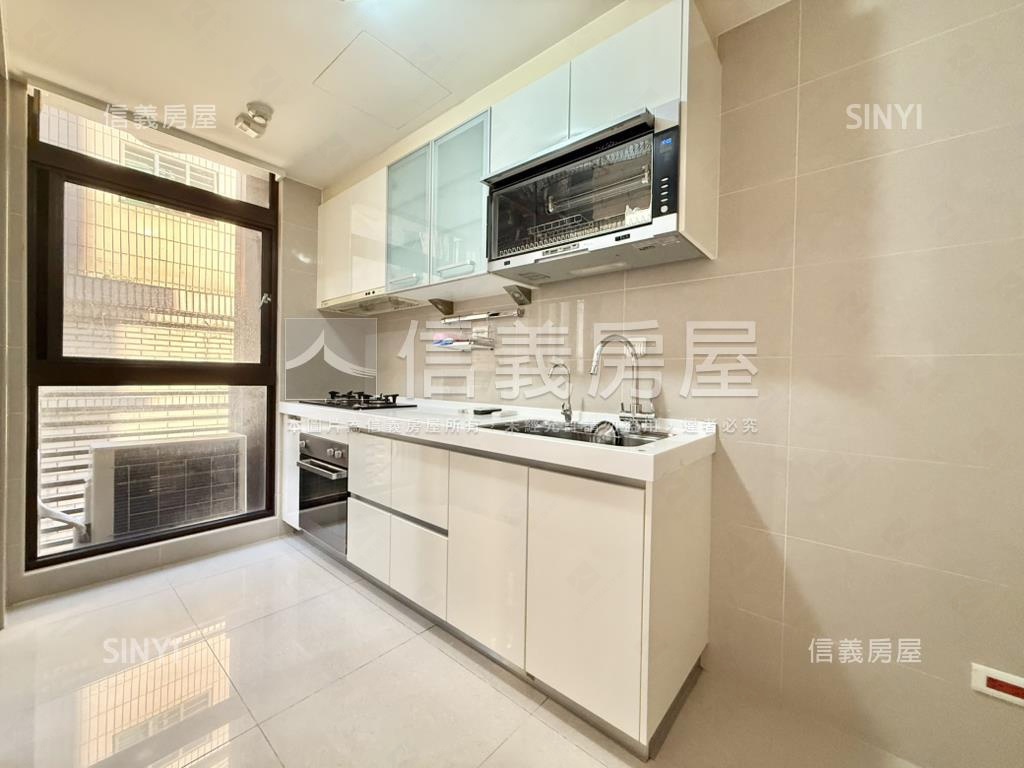 百暉首璽五鐵共構大兩房房屋室內格局與周邊環境