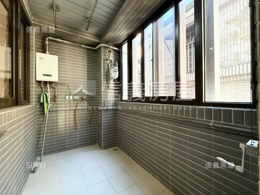 百暉首璽五鐵共構大兩房房屋室內格局與周邊環境