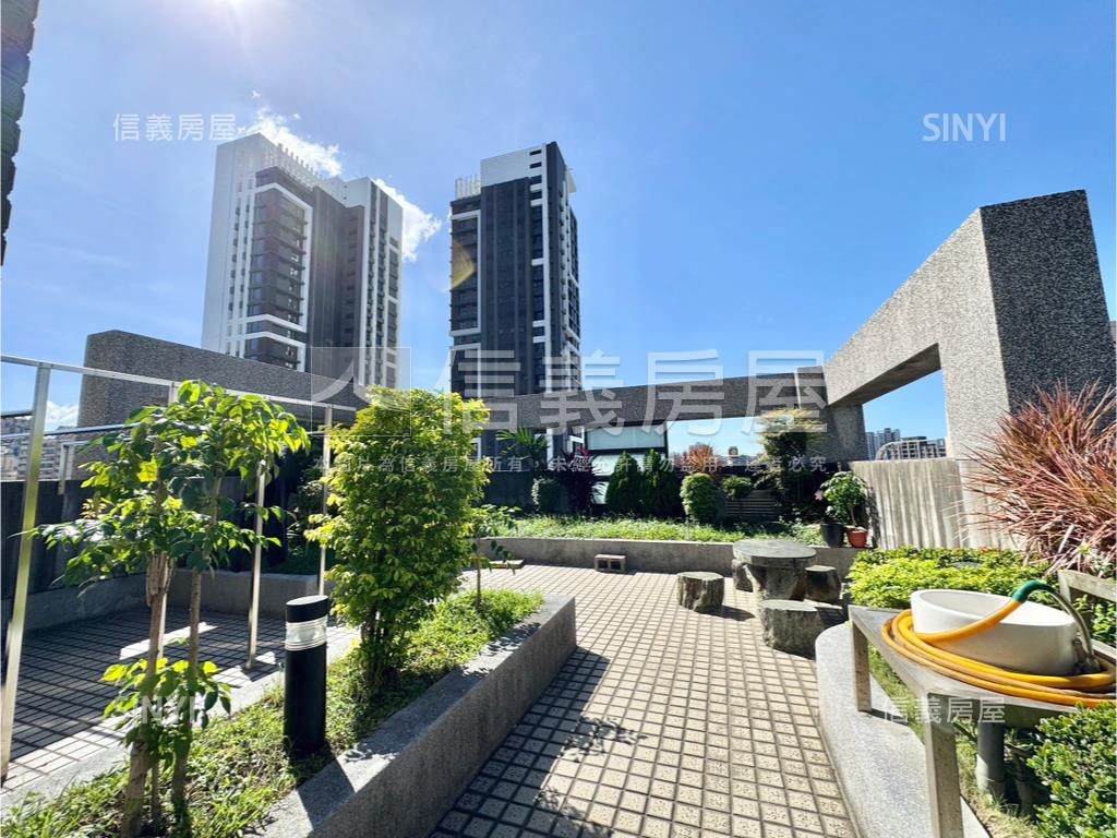 百暉首璽五鐵共構大兩房房屋室內格局與周邊環境