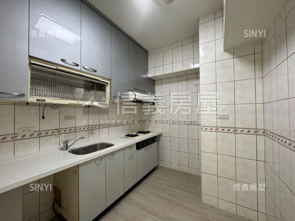 屋主誠售精美裝潢三房房屋室內格局與周邊環境