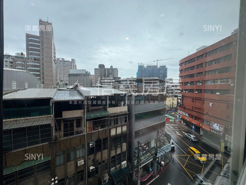 屋主誠售精美裝潢三房房屋室內格局與周邊環境