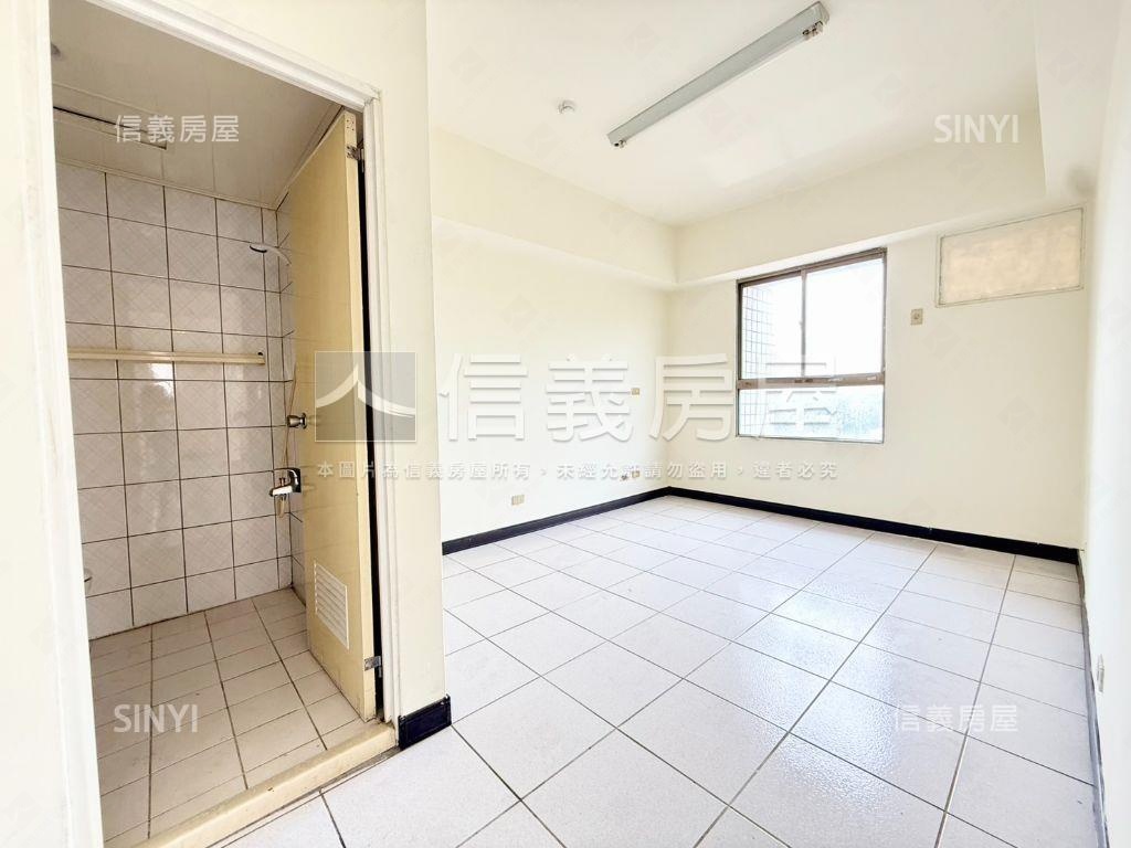 低總價！中華國小三房車位房屋室內格局與周邊環境