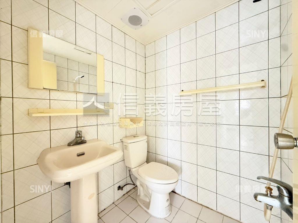 低總價！中華國小三房車位房屋室內格局與周邊環境