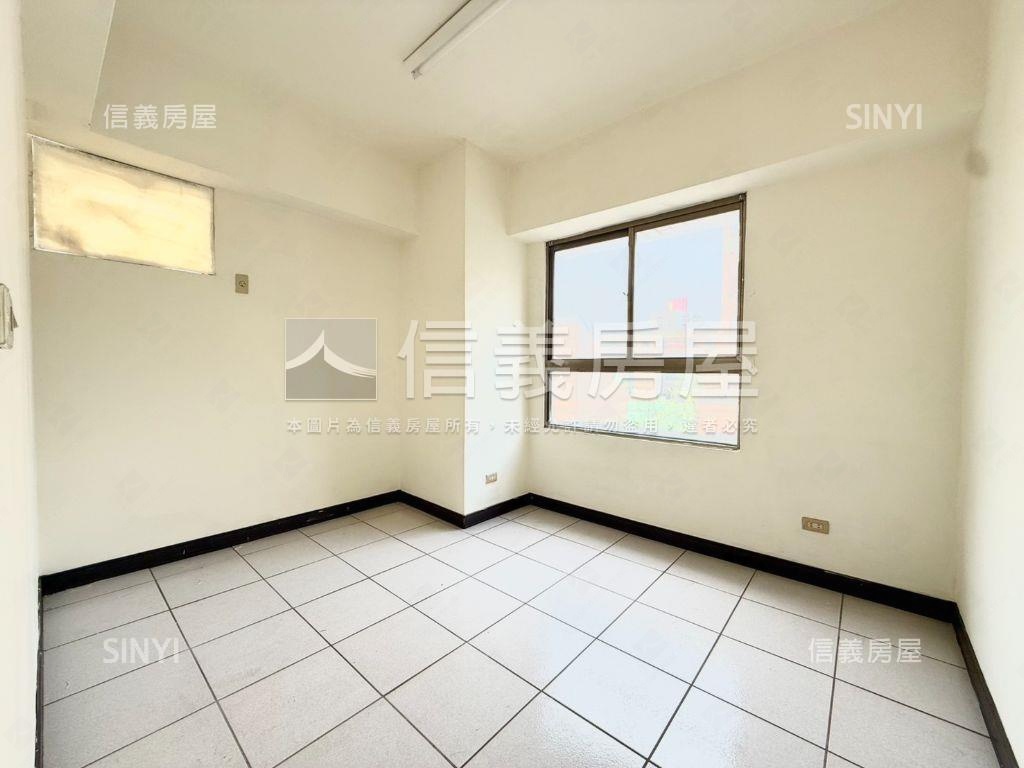 低總價！中華國小三房車位房屋室內格局與周邊環境