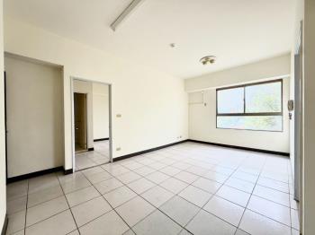 低總價中華國小旁三房車位