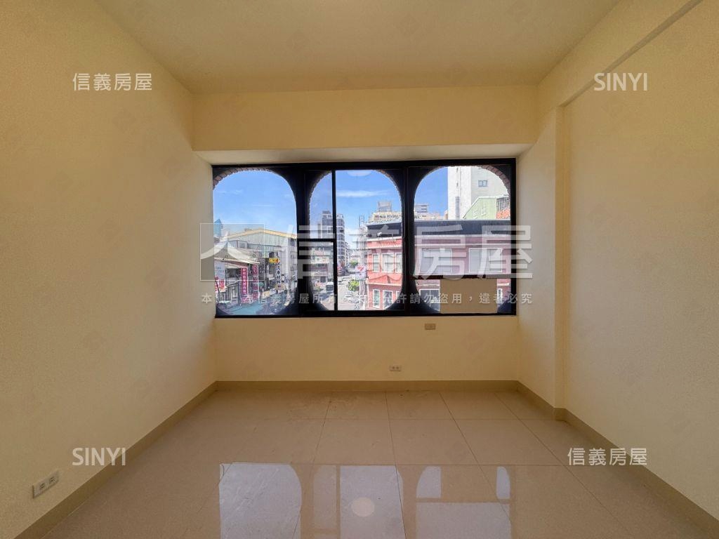 高雄車站站前。大空間美宅房屋室內格局與周邊環境