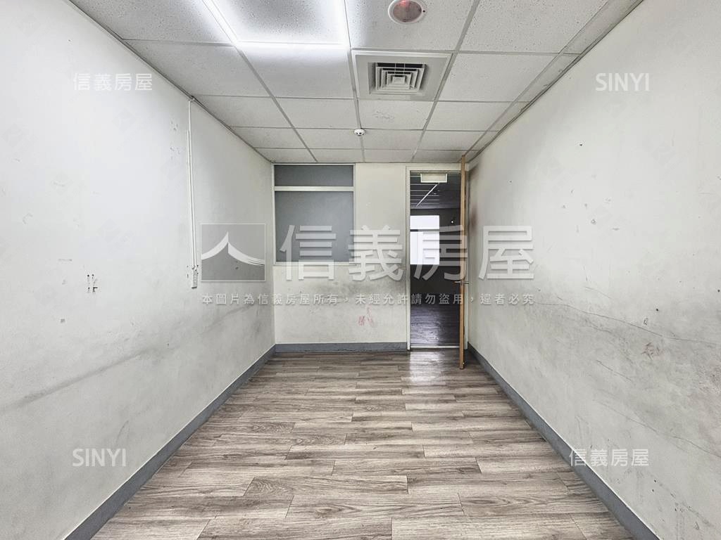 華興文武百業臨路透店房屋室內格局與周邊環境