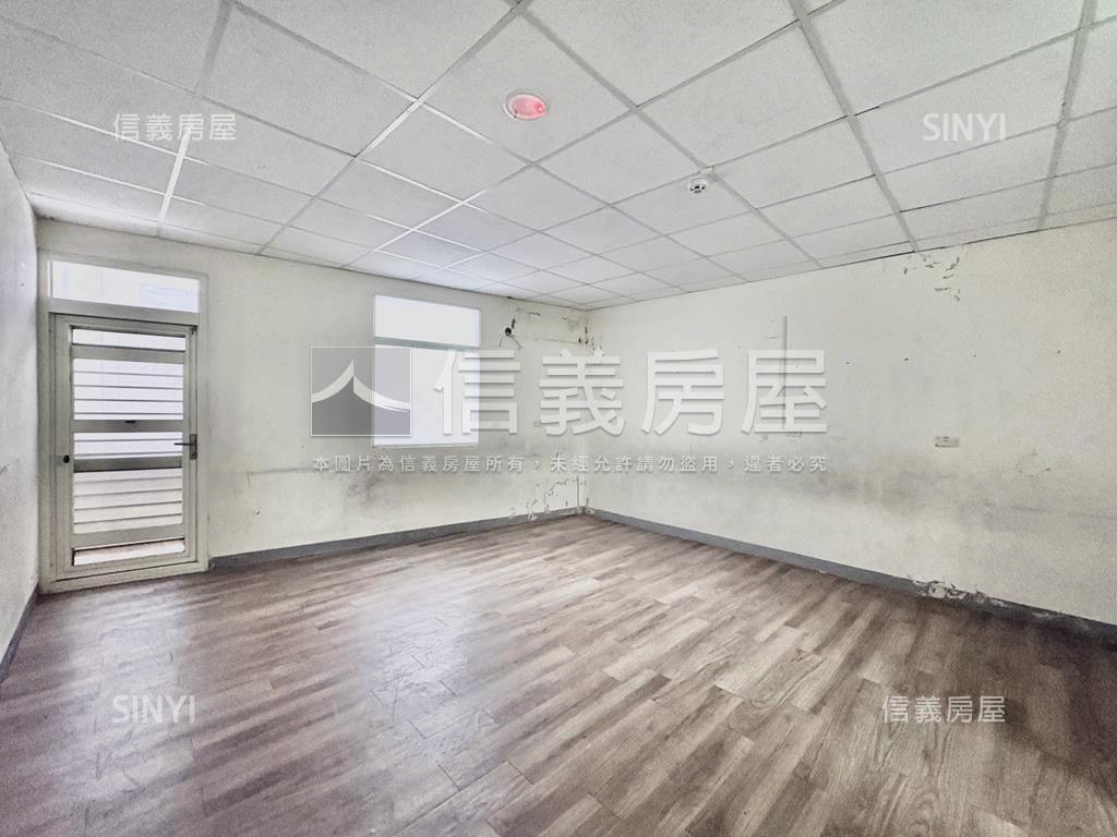 華興文武百業臨路透店房屋室內格局與周邊環境