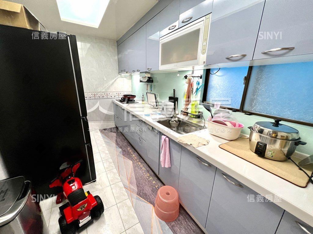 獨棟小城美妝庭院車庫別墅房屋室內格局與周邊環境