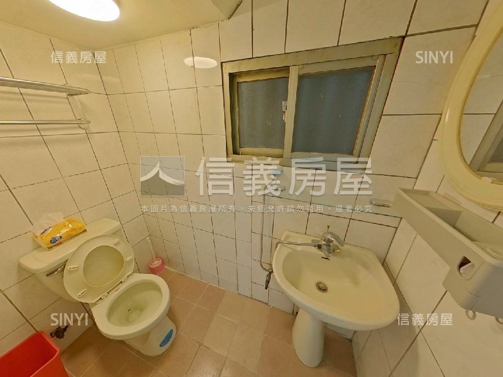 英士路邊間透天房屋室內格局與周邊環境