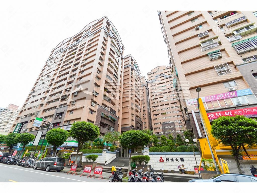 冠倫大國前後陽台４房車位房屋室內格局與周邊環境