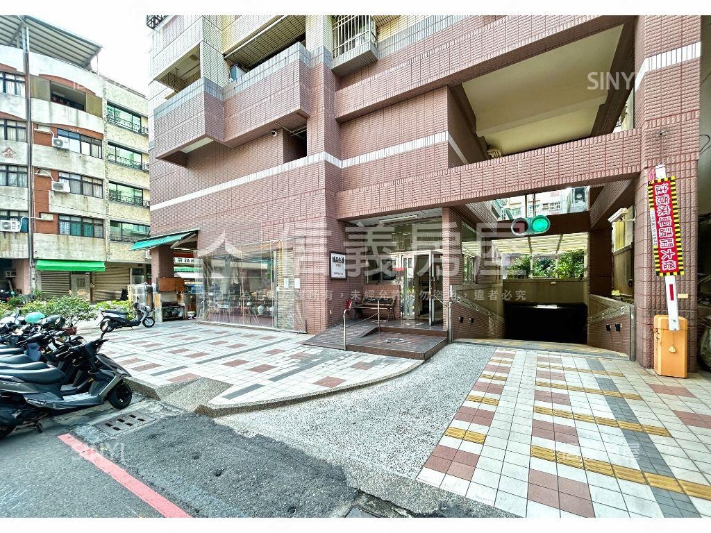 輕軌站旁採光四房車位房屋室內格局與周邊環境