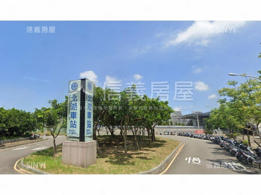 弘峻理享城２房車位房屋室內格局與周邊環境