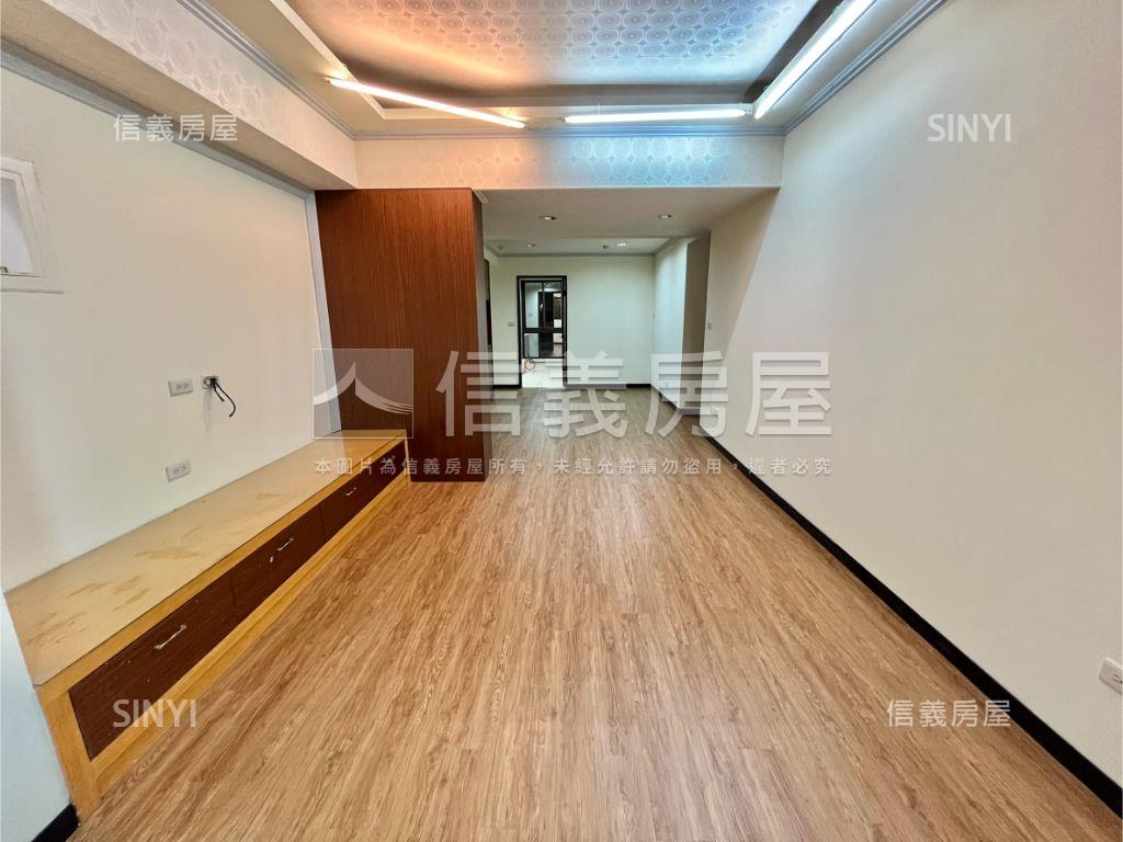 泰山１８甲大四房車位房屋室內格局與周邊環境