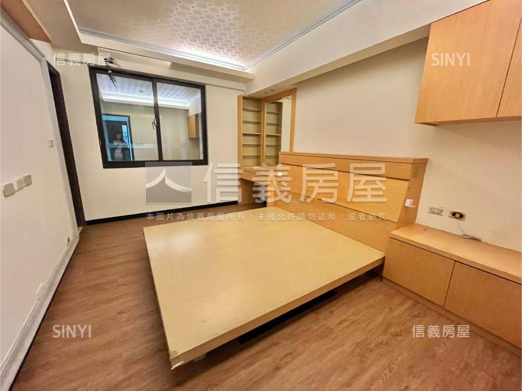泰山１８甲大四房車位房屋室內格局與周邊環境