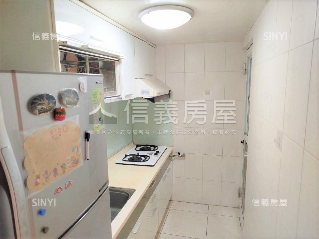 經典歐洲電梯三房坡平車位房屋室內格局與周邊環境