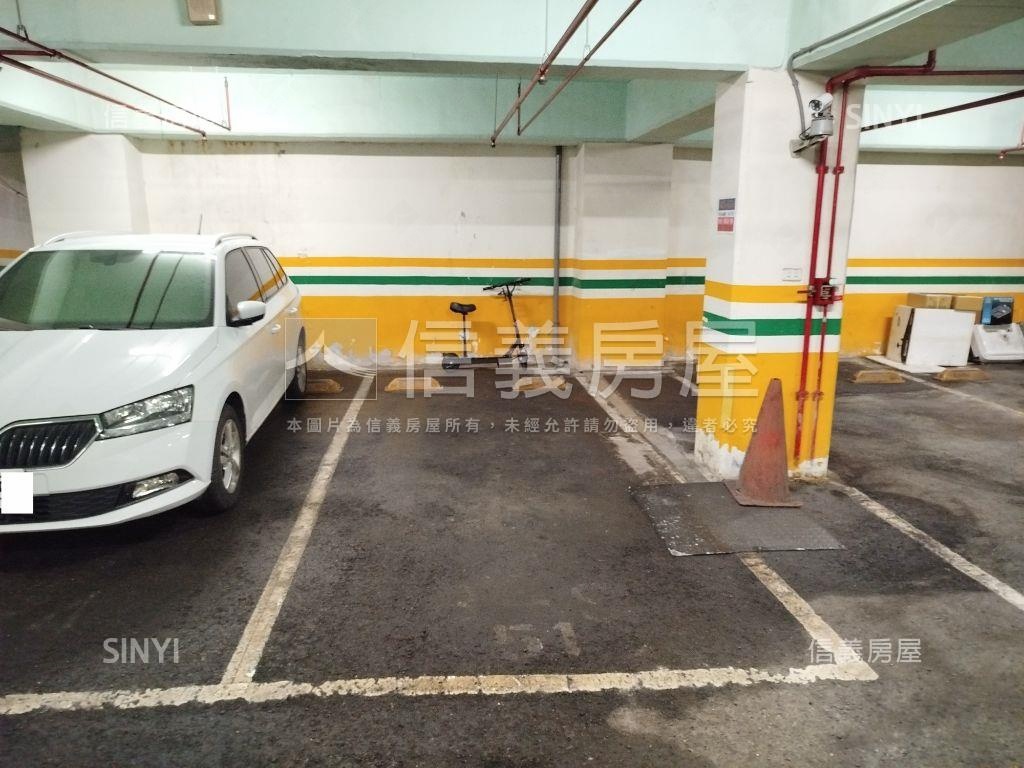 經典歐洲電梯三房坡平車位房屋室內格局與周邊環境