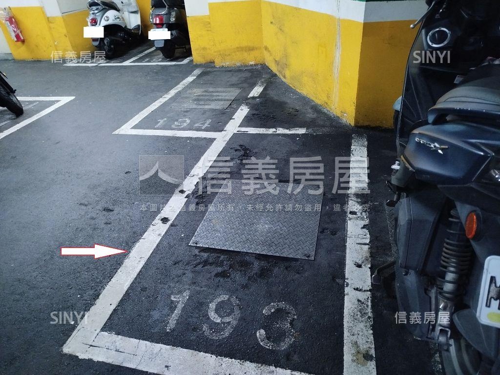 經典歐洲電梯三房坡平車位房屋室內格局與周邊環境