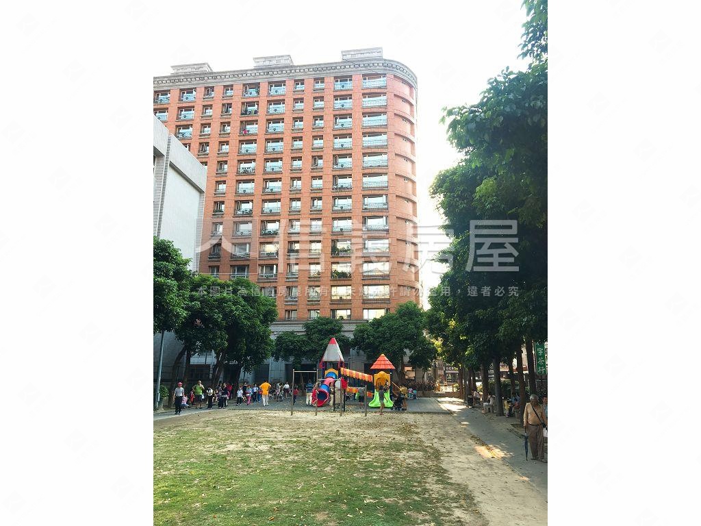 經典歐洲電梯三房坡平車位房屋室內格局與周邊環境