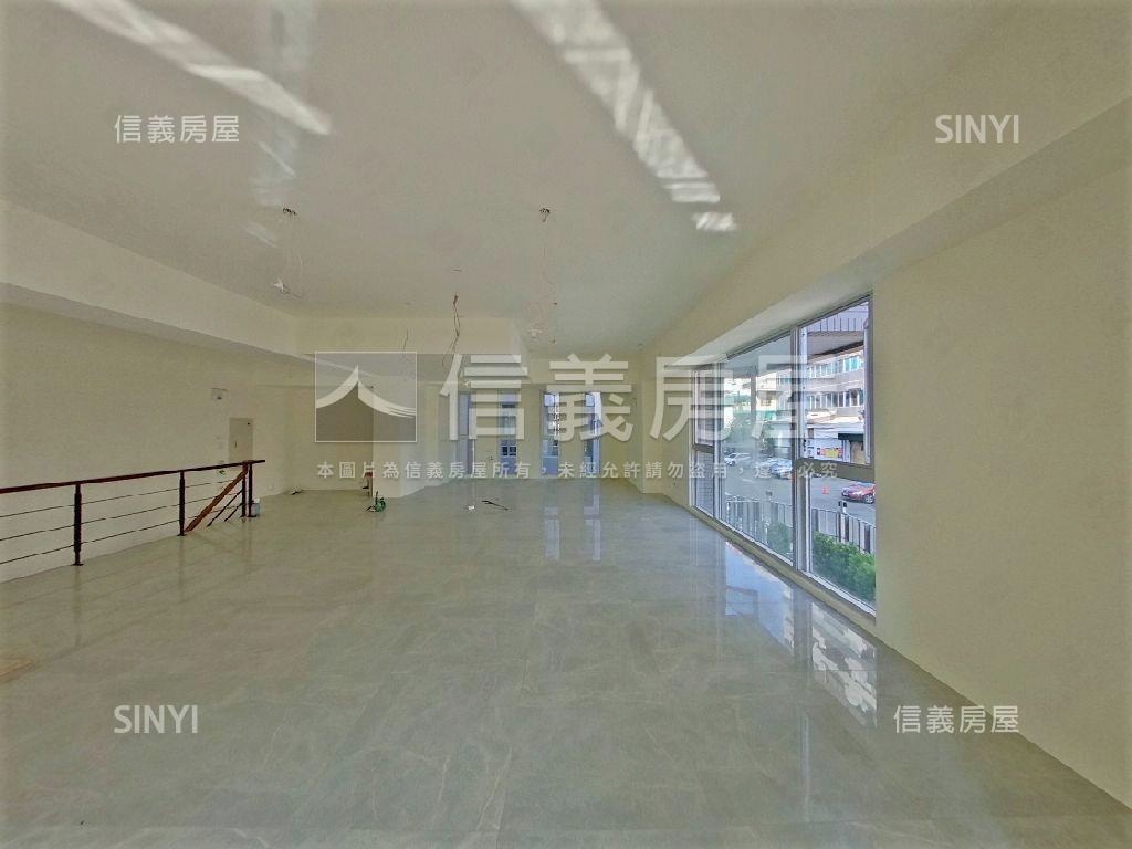 國美館約八米面寬邊間店面房屋室內格局與周邊環境