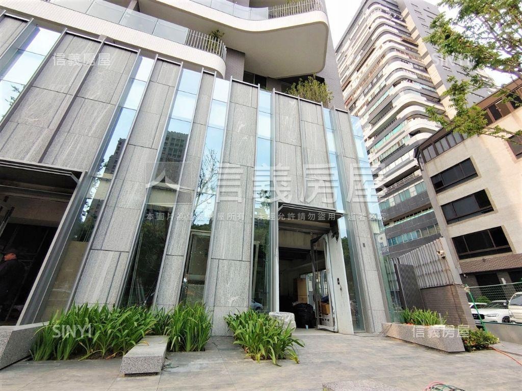 國美館約八米面寬邊間店面房屋室內格局與周邊環境