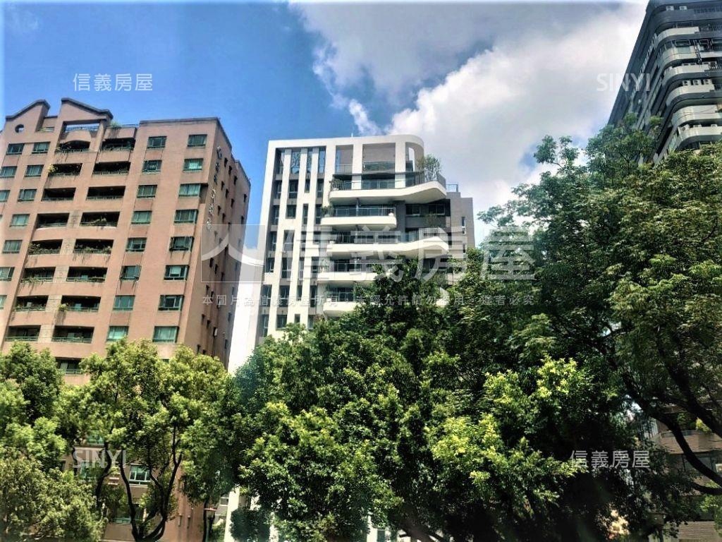 國美館約八米面寬邊間店面房屋室內格局與周邊環境