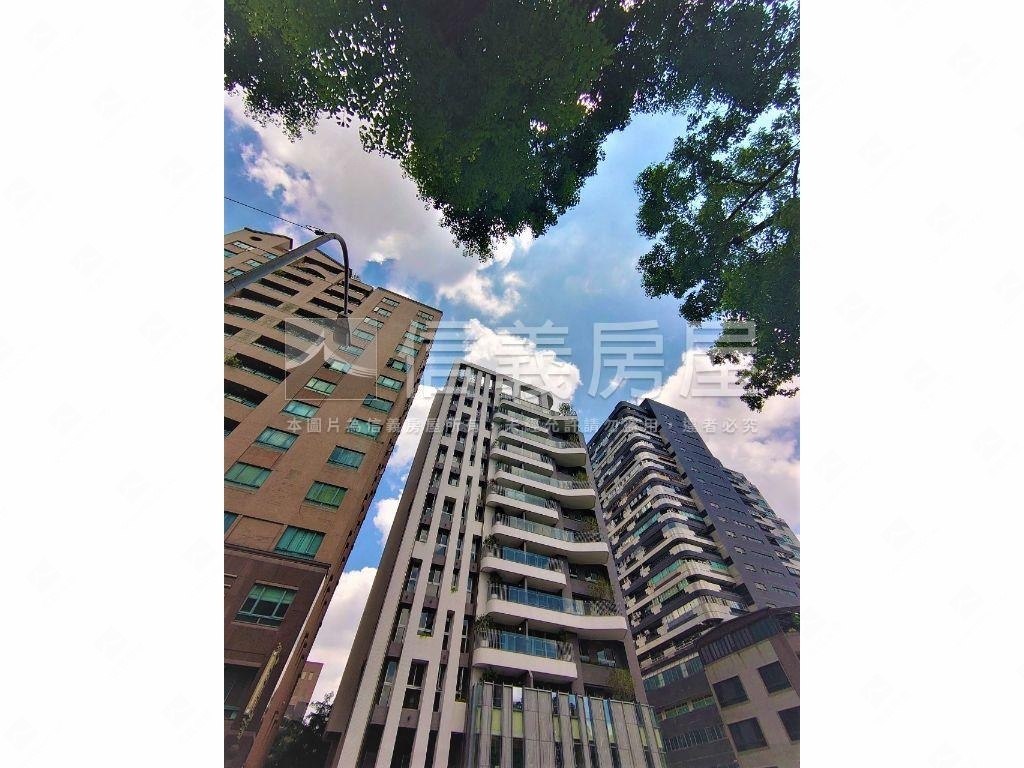 國美館約八米面寬邊間店面房屋室內格局與周邊環境