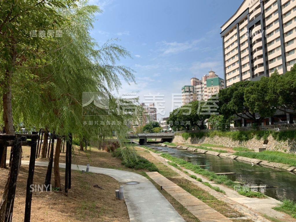 國美館約八米面寬邊間店面房屋室內格局與周邊環境
