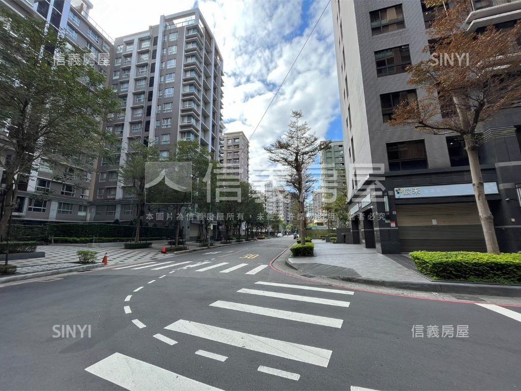 家樂福．未來捷運三房車位房屋室內格局與周邊環境