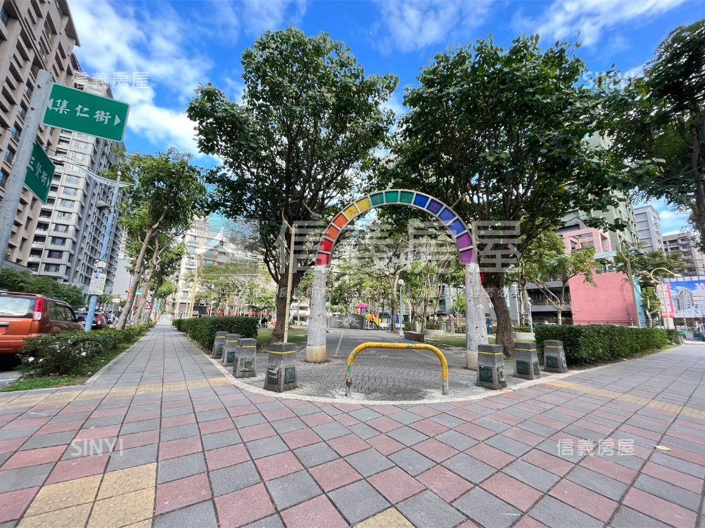 家樂福．未來捷運三房車位房屋室內格局與周邊環境