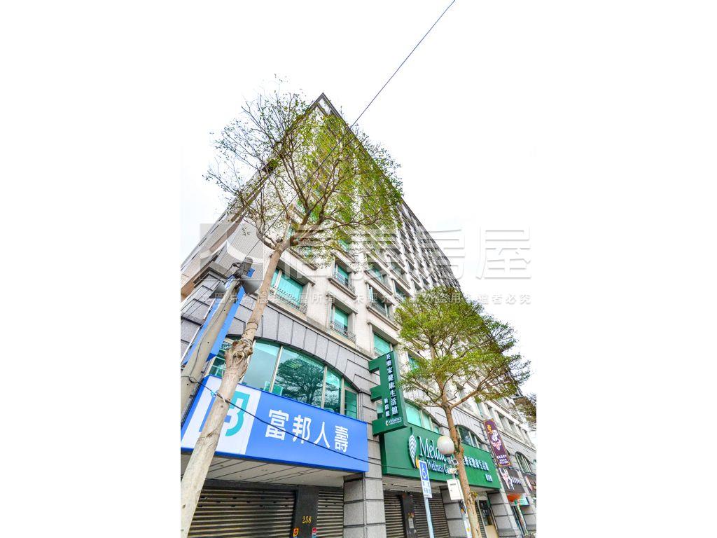 大坪林捷運路寬醒目金店面房屋室內格局與周邊環境