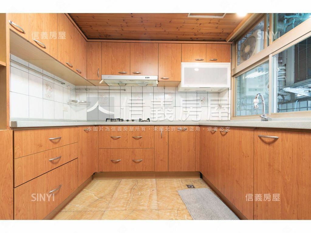 專任計畫區挑高樓中樓房屋室內格局與周邊環境