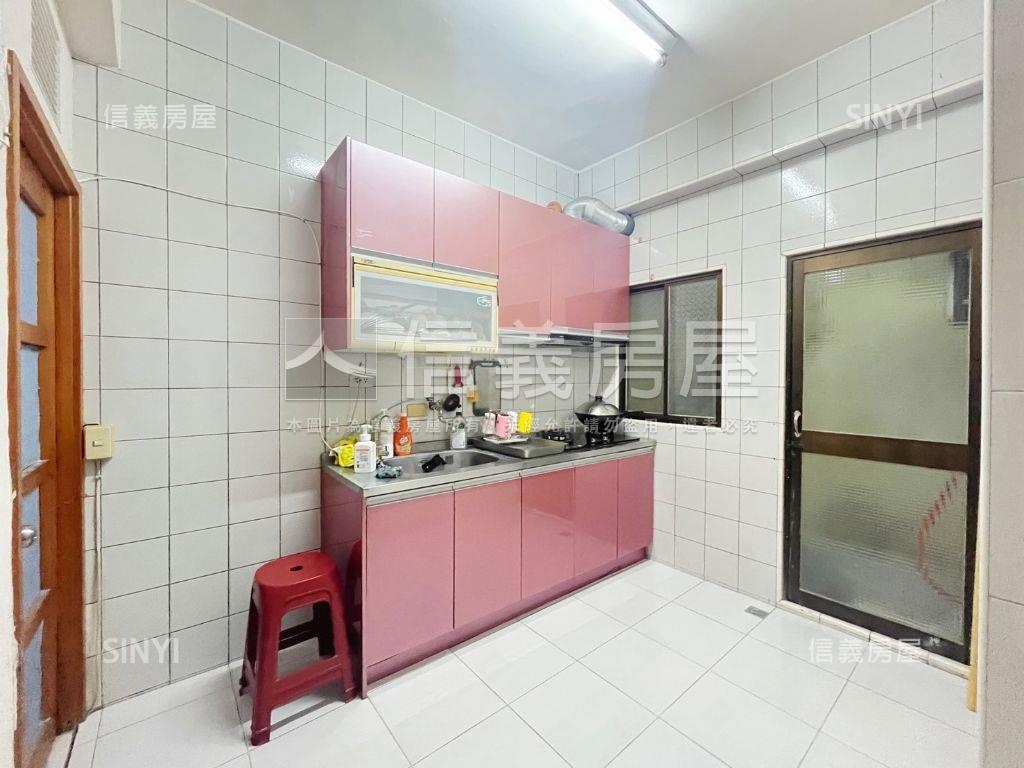 公園首排優質透天房屋室內格局與周邊環境