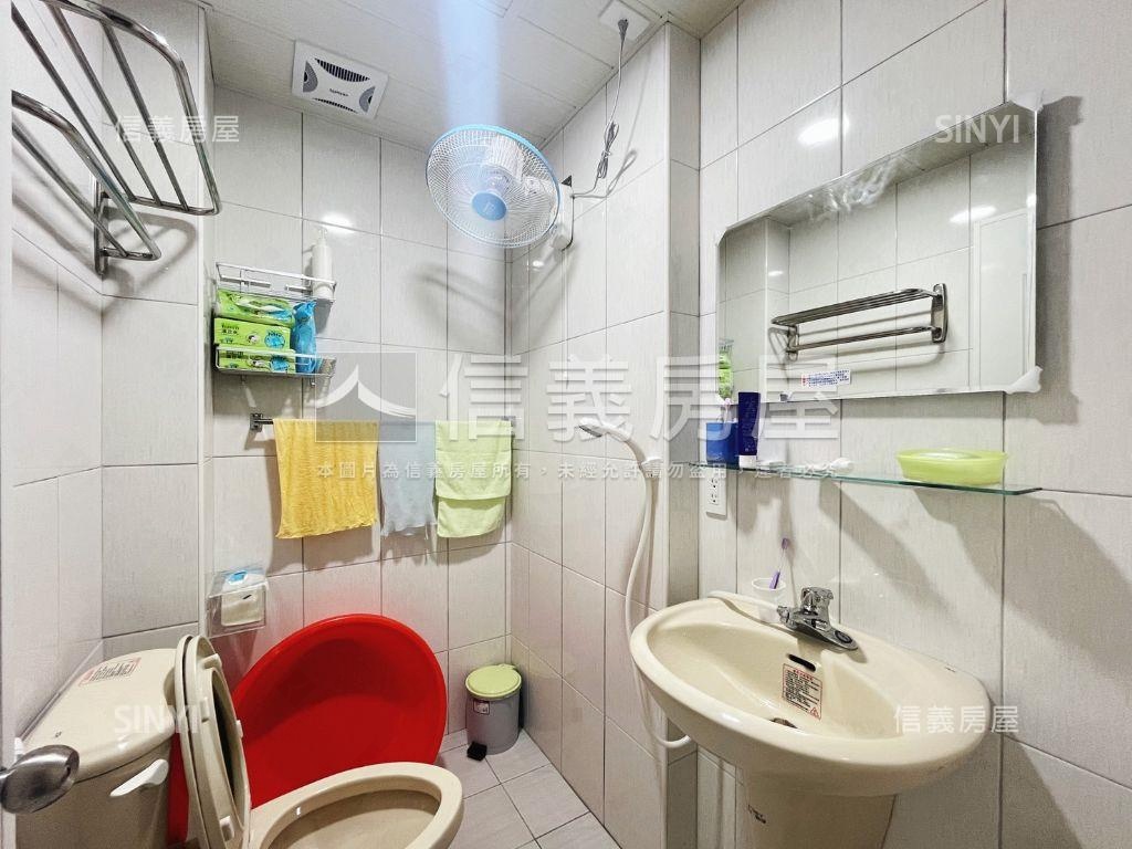 公園首排優質透天房屋室內格局與周邊環境