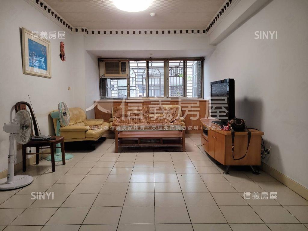 松山新城甲標３房房屋室內格局與周邊環境