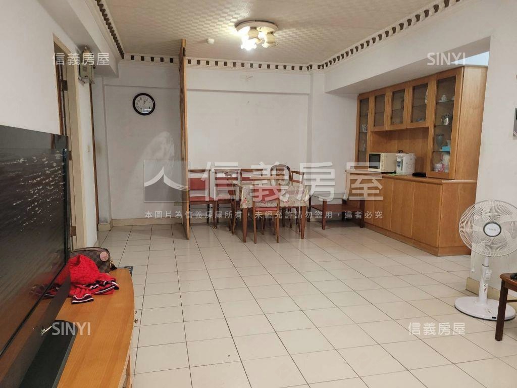 松山新城甲標３房房屋室內格局與周邊環境