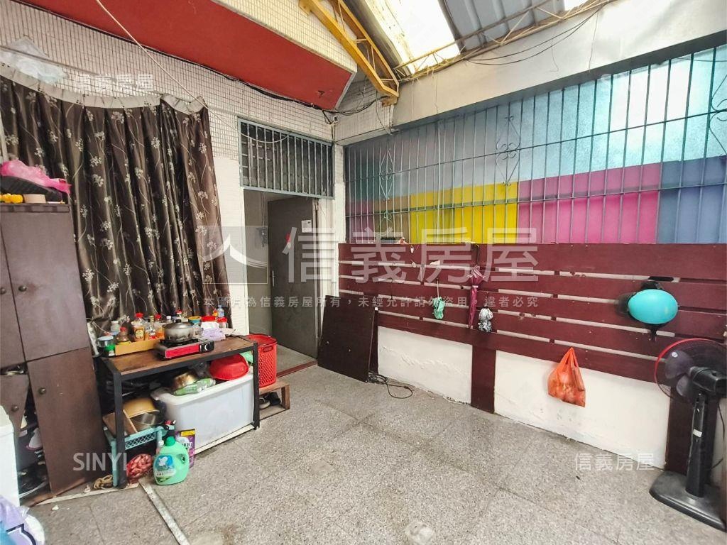 近家樂福收租透套Ａ房屋室內格局與周邊環境