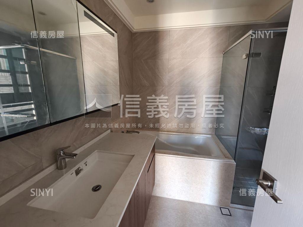 七期Ｖ市政。三改二房平車房屋室內格局與周邊環境