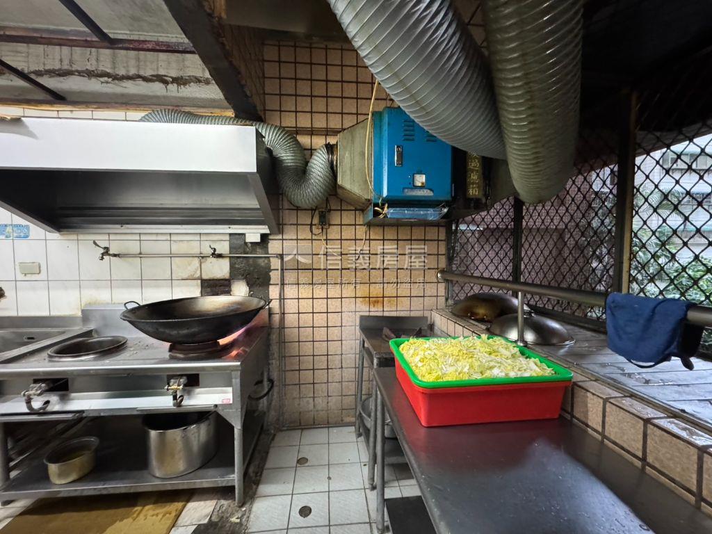 國際京城金店面房屋室內格局與周邊環境
