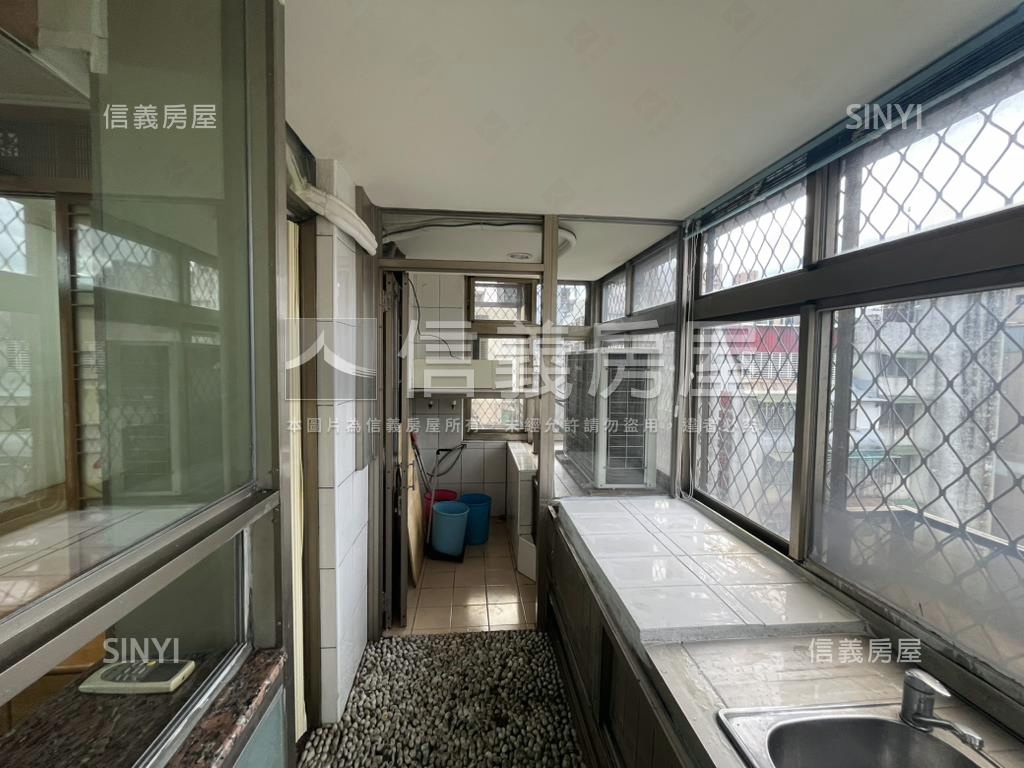 華山邊間電梯兩房房屋室內格局與周邊環境