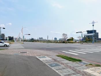 三民西路十三期角地